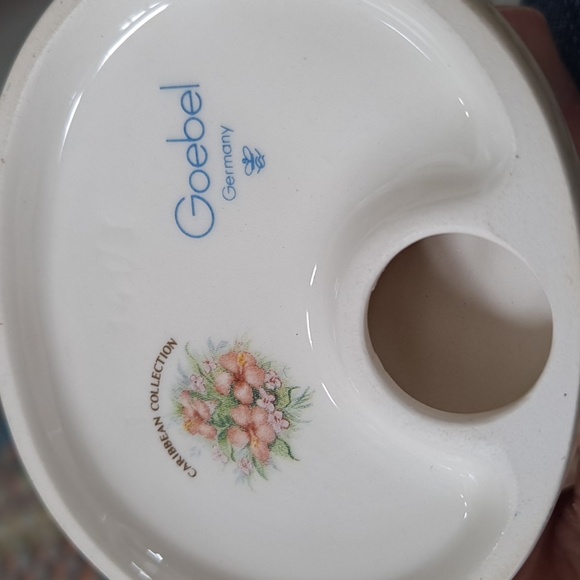 Goebel Hummel Apple Tree Girl Figurine | Sitting in a tree with bird | 6" - Picture 7 of 8